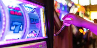Layar beranda aplikasi selatan88 menampilkan dealer langsung, slot, dan pasar sportsbook